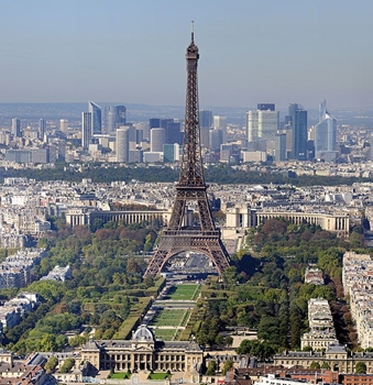 sParis__Eiffelturm_und_Marsfeld2.jpg