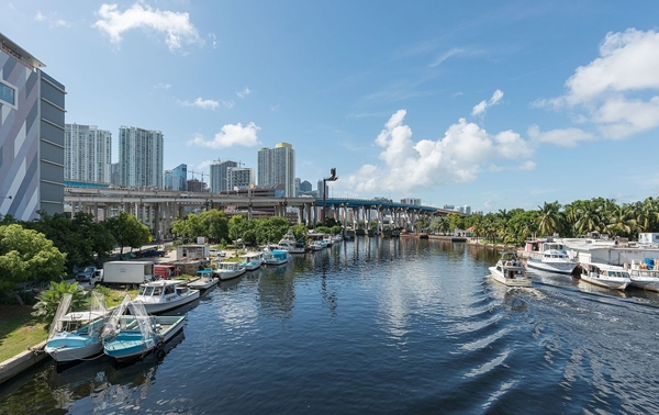 sNorth_View_of_Miami_and_Miami_River_from_1st_St_20160709_1.jpg